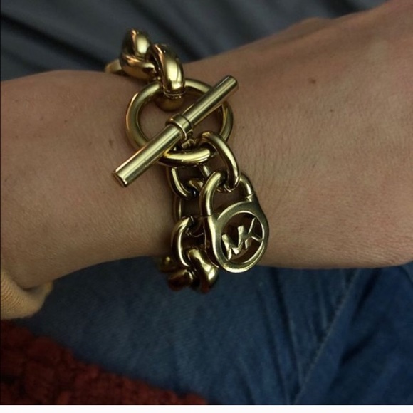! 2 day sale ! E Gold Michael Kors Toggle Bracelet - Picture 1 of 2